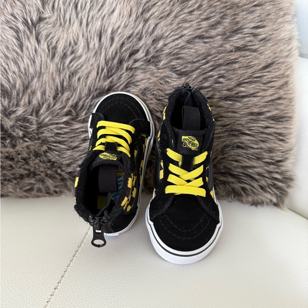 Vans Kids Sneakers in Black and Yellow